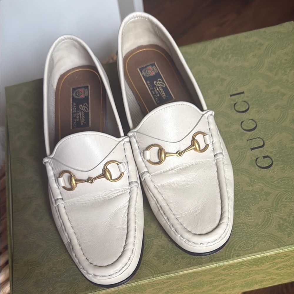 Gucci White Leather Flats with Gold Horsebit